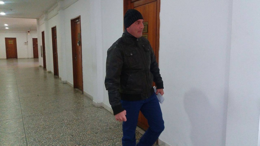 Убиецът на поморийския наркобос Иван Попов се появи в бургаския съд без адвокати, били на екскурзия