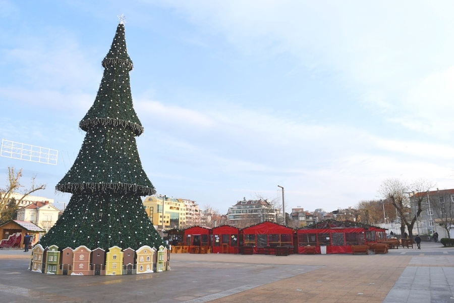 Празничната програма в Бургас продължава! Вижте кои известни български изпълнители идват в града!