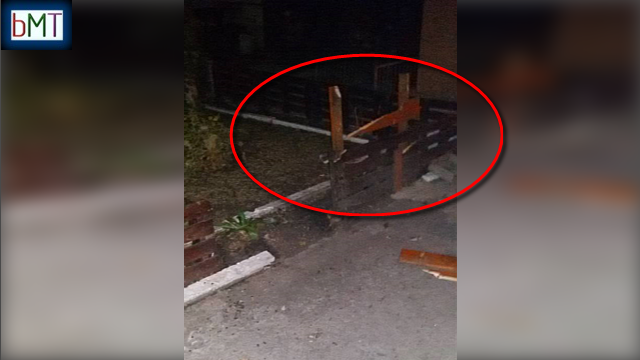 Това е останалото от оградата пред вход "В" на бл. 74 в ж.к "Меден рудник"