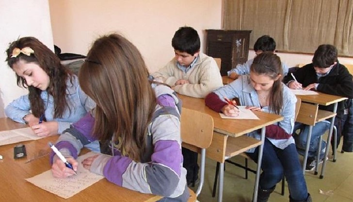 Възможно е учениците да отучват удължената ваканция!
