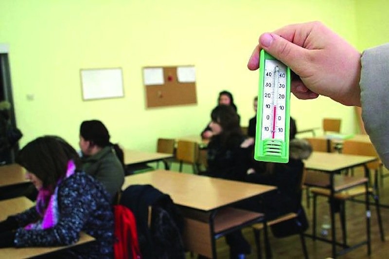 Учебният ден в Бургас започна! Топло ли е в стаите?
