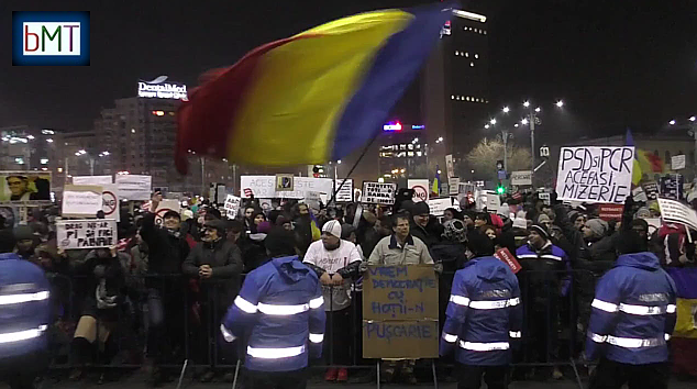 Масовите протести срещу правителството в Румъния продължават (ВИДЕО)