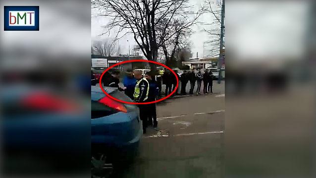 Според очевидци виновен е синият "Форд", който не е спазил предимство