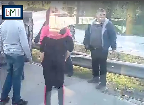 Верижна катастрофа преобърна по таван лек автомобил на входа на бургаския ж.к. \
