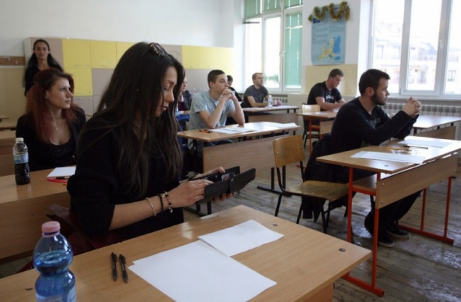 Втори дубъл! Над 1 000 бургаски зрелостници се явиха на матура по биология, а само един по италиански