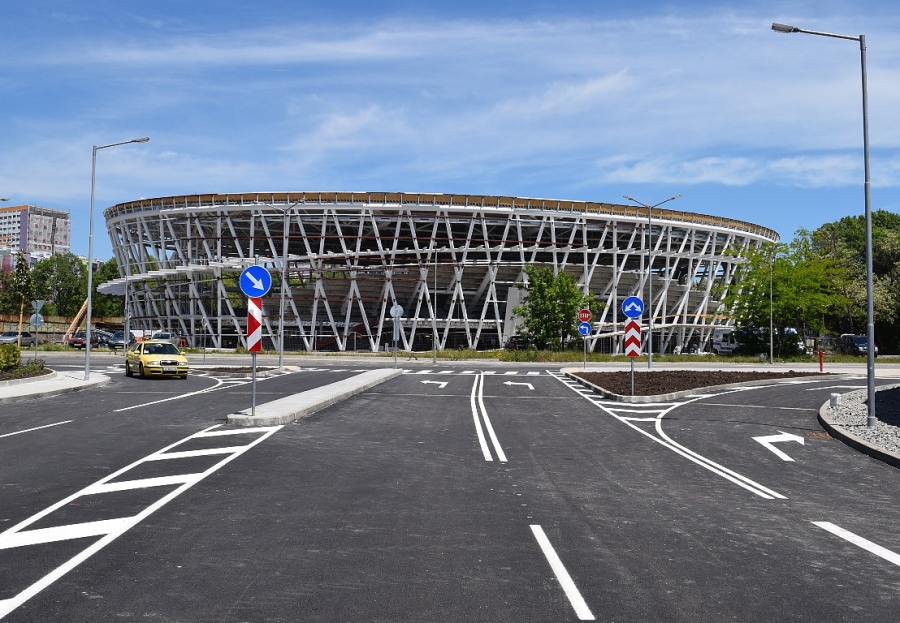Новата Мека на плувните спортове в Бургас е вече с напълно оформен силует