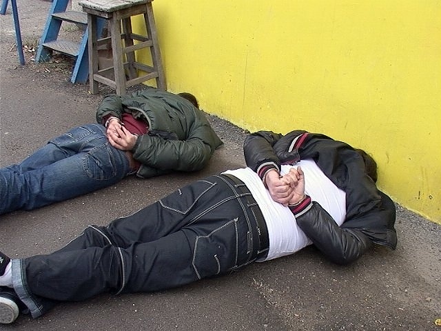 Шумна компания от Слънчев бряг доведе полиция в дома си, сгащиха ги с четири вида наркотици