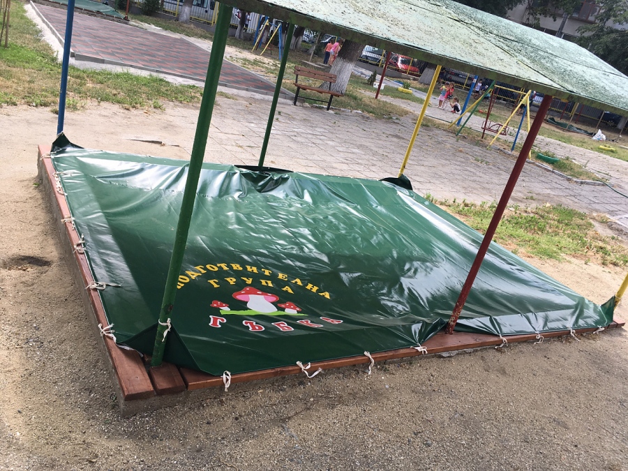 Пазят чисти пясъчниците в детските градини със специални покривала