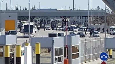 Митничари сгащиха огромно количество контрабандни препарати в автобус на ГКПП- Лесово