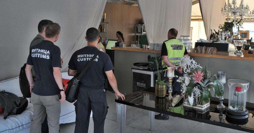 police_i_mitnica