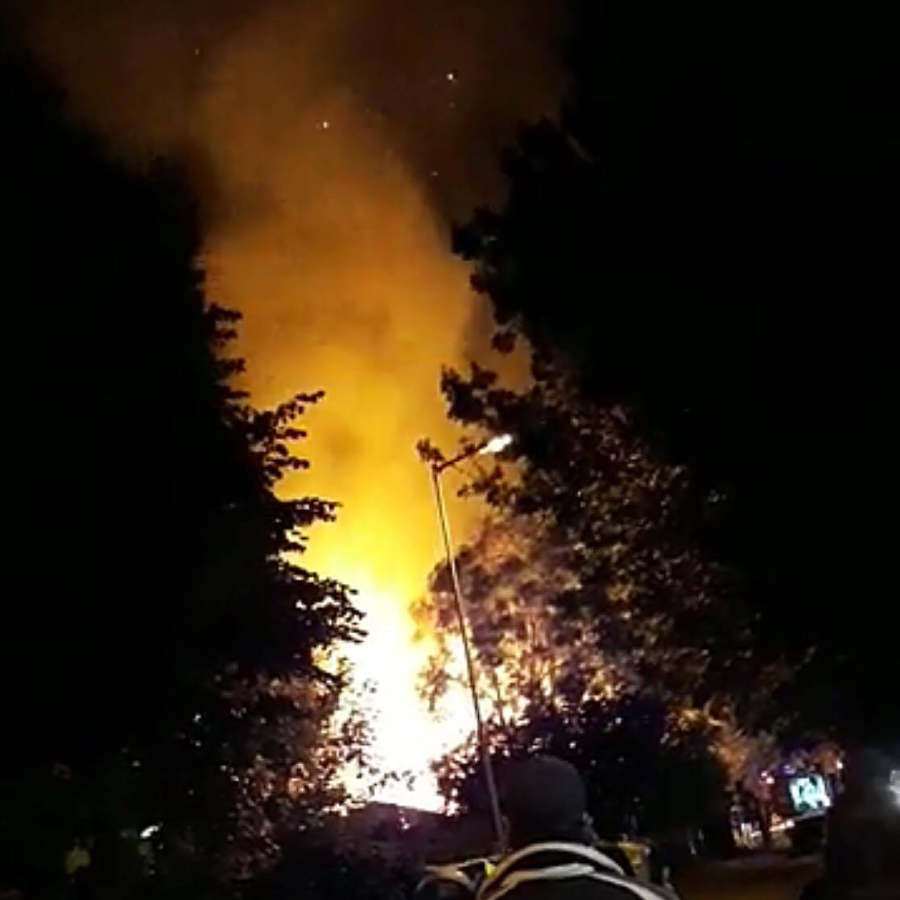 Огнената стихия от бившия отрезвител на Бургас изправи на нокти жителите в центъра на града, има ли все още опасност?