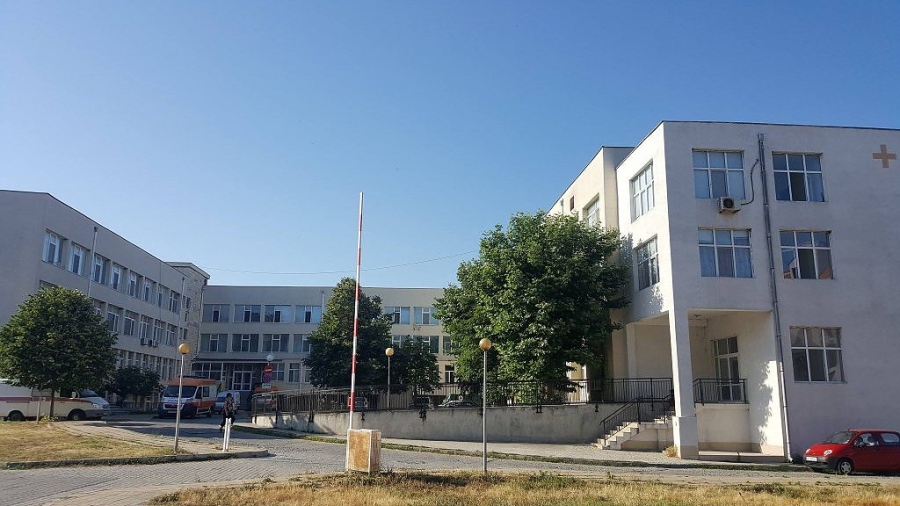 Колективна оставка затвори болницата в Поморие, не изплащали заплатите на лекарите