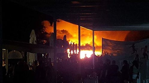 Казино в Несебър пламна около полунощ, щетите са значителни
