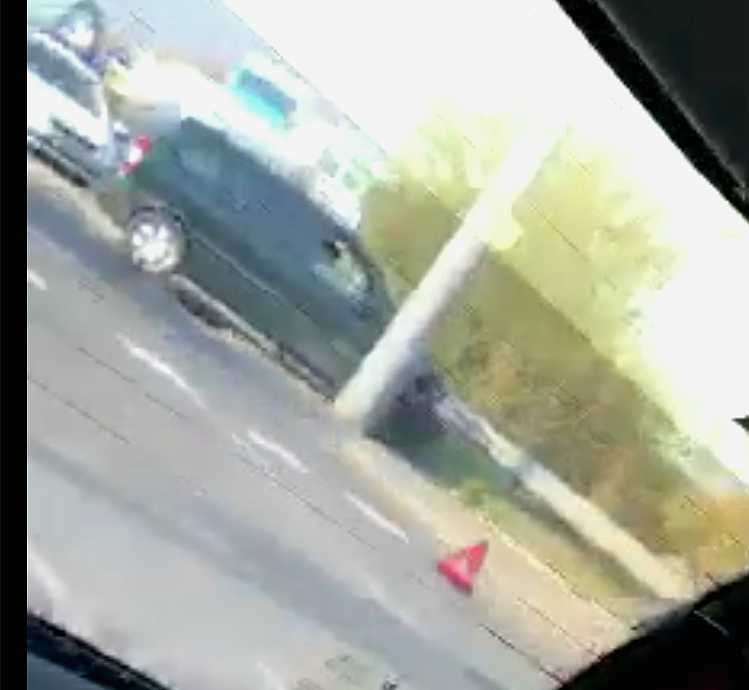 Двойна катастрофа и ремонт блокираха входа към бургаския ж.к. \