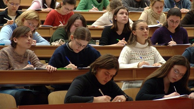 Честит празник, студенти! МВР призовават: Отидете на празника си с градския транспорт или такси