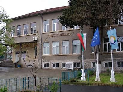 Отново агресия в училище в Бургаско! Петокласник удари учител в СУ \