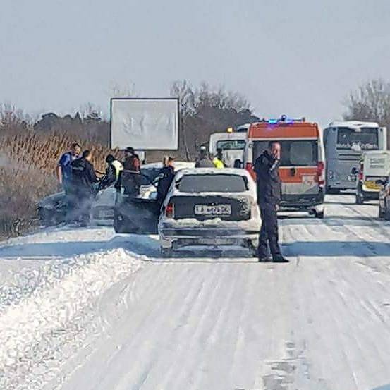 Заради снега! Настъпи тежка катастрофа край Поморие, има ранени