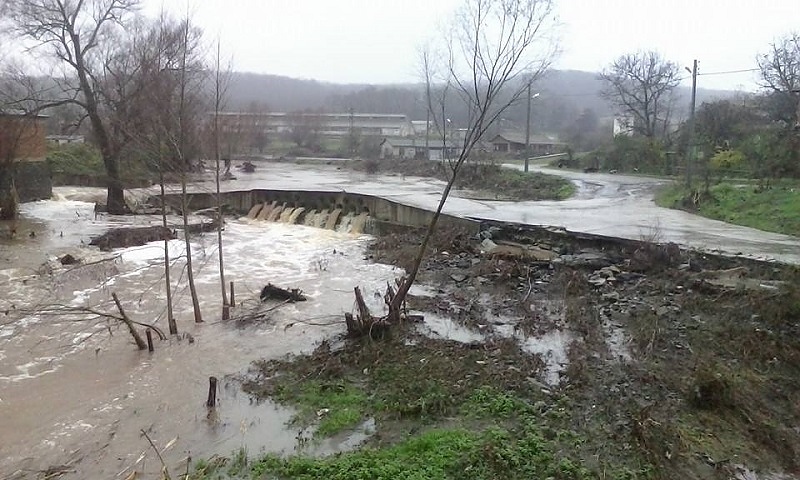 Водоизточникът на Бургас преля: Язовир Ясна поляна драстично покачи нивото си, има ли опасност от наводнения?