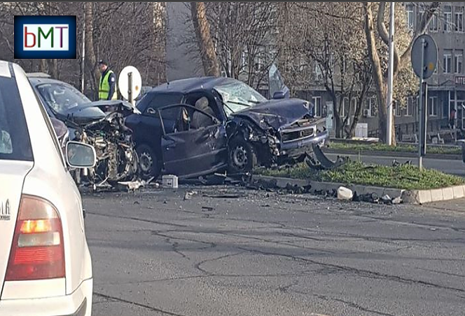 Седем души са пострадали след тежката катастрофа на бул. \