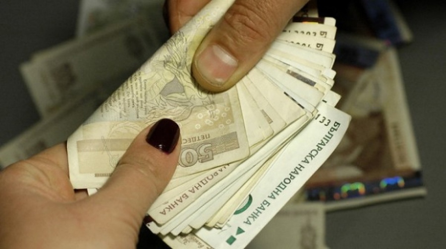 Ето как измамиха продавачка от Бургас да даде 700 лв. уж на шефа си!