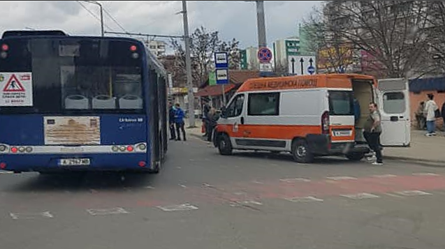 След 10-дневна борба за живот: Издъхна жената премазана от автобус в бургаския ж.к. \