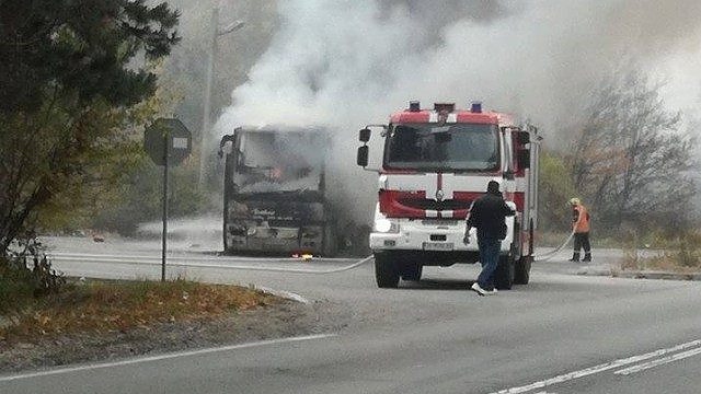 Нов инцидент с автобус! Рейсът от Бургас за Кмено се запали в движение, евакуирали пътниците!