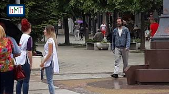 Любо, който подлуди Бургас, отново се разхожда в центъра, въпреки обещанията, че влиза в психиатрията (СНИМКИ)