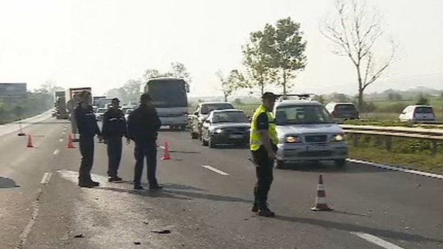 Извънредно! Тежка катастрофа между ТИР и автобусна на АМ \