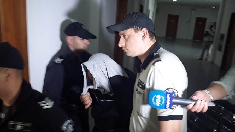 Ето го стрелеца от Свети влас, опитал да убие бившата си приятелка! Най-накрая влиза в съда (СНИМКИ)