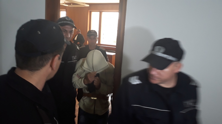Жестокият Теньо се разрева в бургаския съд: Не исках да става така. Аз съм жив, а тя в момента гние, искам в ареста!