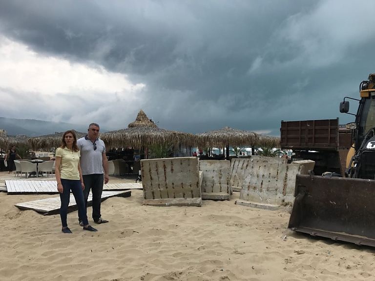 Отново багери в Слънчев бряг? Общо 20 обекта на плажа в курорта са незаконни, нощните клубове са без нарушения!
