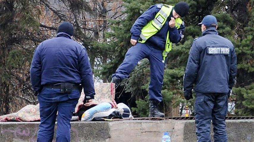 Зловеща находка! Откриха трупа на клошар в бургаския ж.к. \