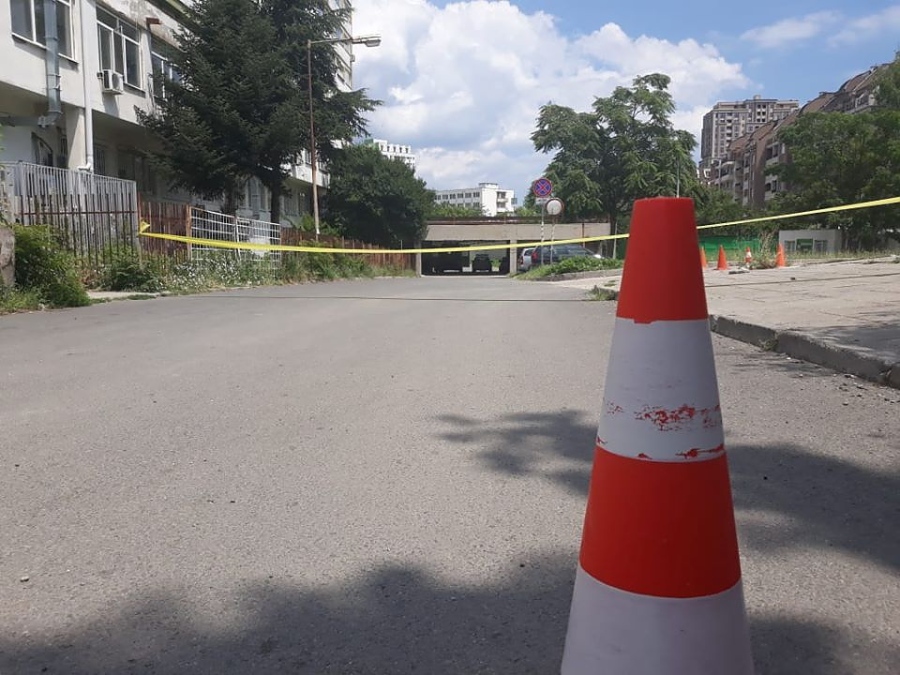 Млад мъж се готвеше да скочи от болницата в Бургас, сградата остана под полицейска и пожарникарска обсада (СНИМКИ)