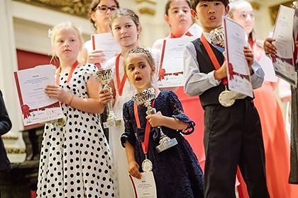 Гордост! Четиригодишна възпитаничка на бургаска музикална школа ще свири в „Карнеги хол” и „Роял Албърт Хол“
