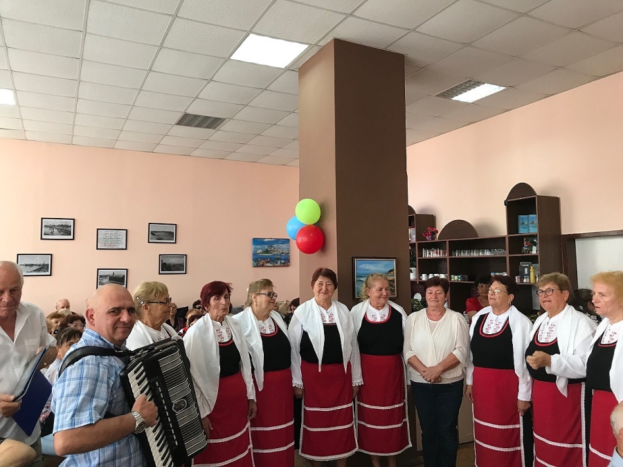 Ето как дядо Никола от Бургас отпразнува 100-годишния си рожден ден с помощта на кмета Димитър Николов (СНИМКИ)