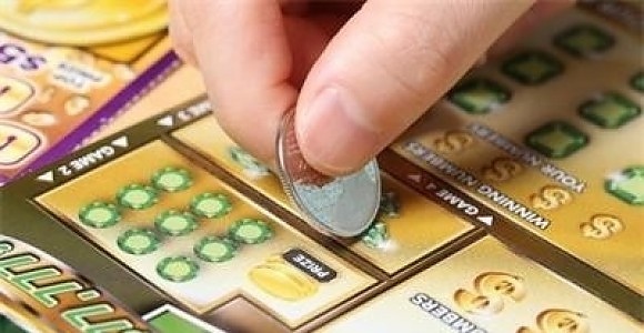 Манията с лотарията застигна и чужденците на почивка у нас! Поляк задигна 12 билетчета от бензиностанция в Обзор