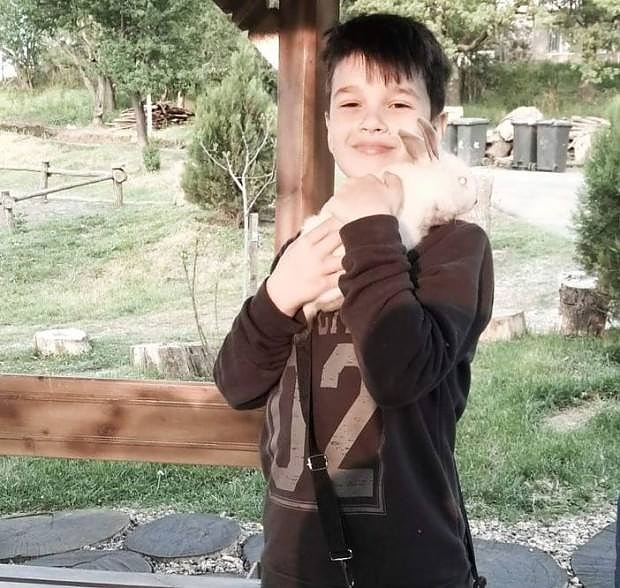 Популярни изпълнители и танцьори се обединяват в общ концерт за 10-годишния Антонио