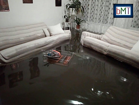 Вижте отблизо ужаса в Поморие, водата е влязла в домовете на хората (СНИМКИ)
