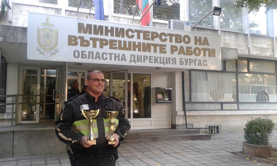 Запознайте се с младши автоконтрольор Константин - най-добрия пътен полицай на Бургас