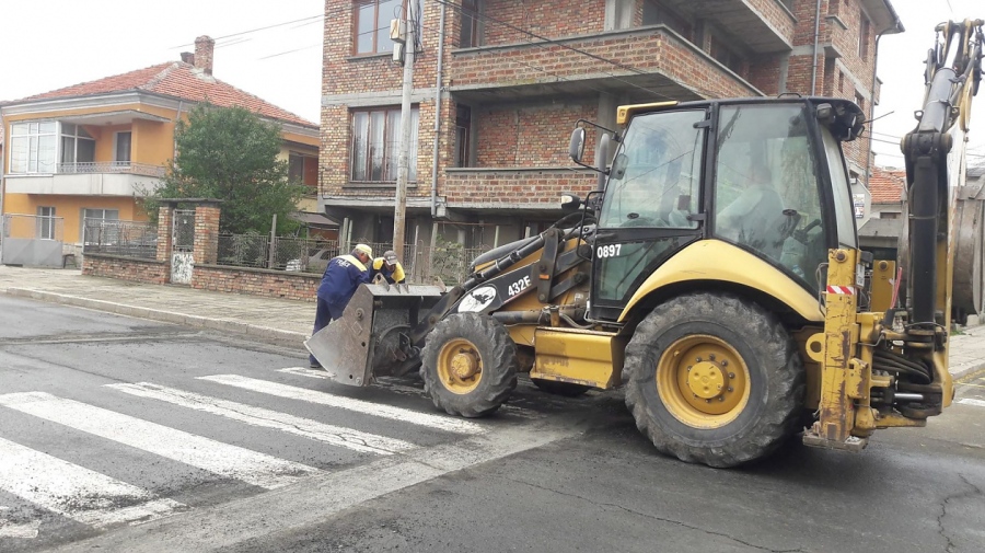Започна изграждането на повдигнати пешеходни пътеки в гр. Ахелой