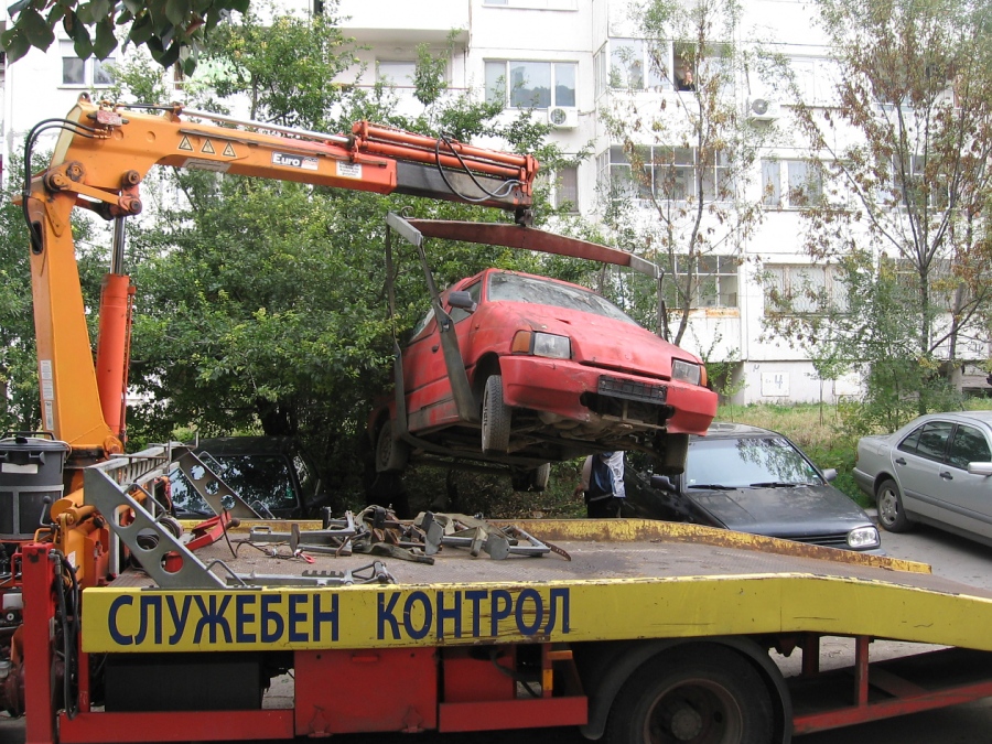Бургас се разчисти от гниещите автомобили, премахнаха над 3 900 неизползваеми возила