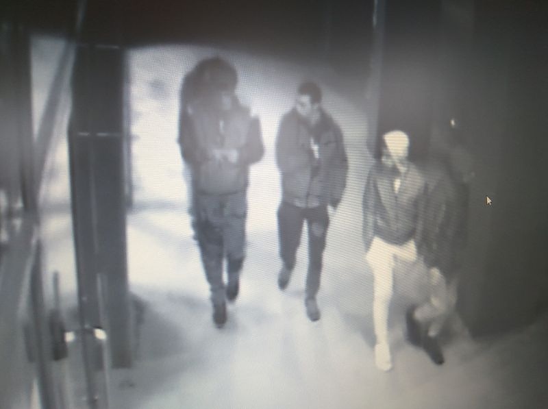 Бургаски тийнейджъри системно разбивали кафе-автомати и крадяли парите, арестуваха ги!