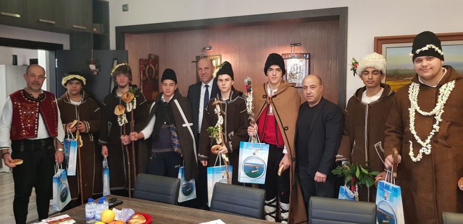 Пет дружини коледари нарекоха Поморие за здраве и благополучие
