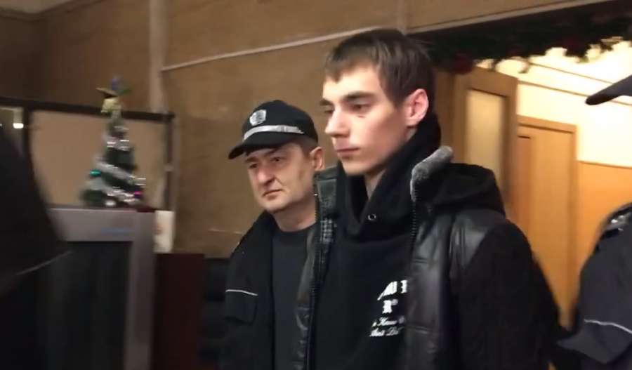 Съдът във Варна освободи 17-годишния младеж, който уби баща си