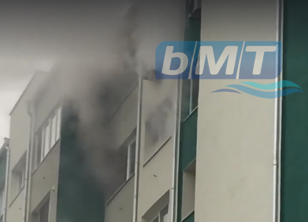 Извънредно! Избухна пожар в жилищен блок в бургаския ж.к. \