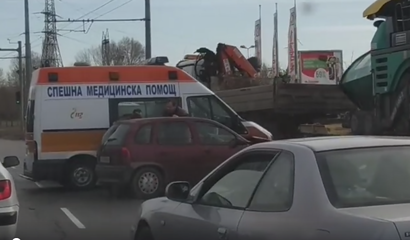 Малко дете е пострадало след вчерашната катастрофа край бургаския ж.к. \