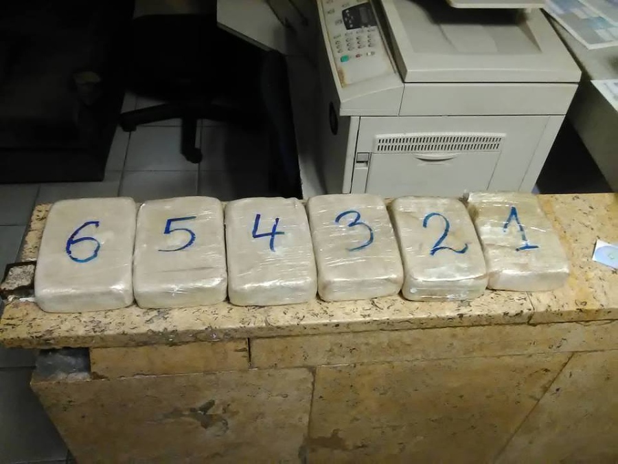 Бургаски митничари откриха 6 пакета с хероин, укрити във вътрешната част на акумулатора на автомобил