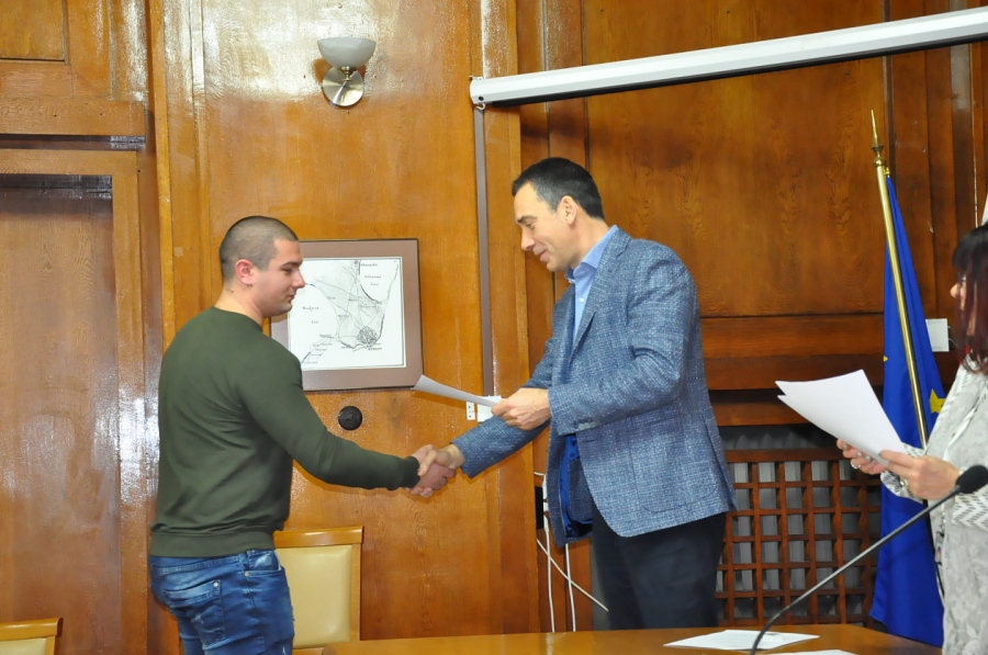 Мъже за пример! Бургаски доброволци ще се борят срещу пожари и наводнения, кметът ги приветства
