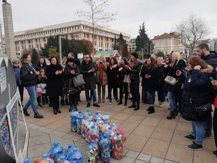 Голямото сърце на Бургас отпразнува първи рожден ден с тонове предадени капачки и хиляди съпричастни бургазлии