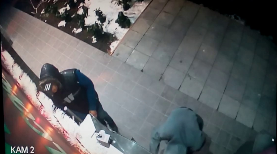 Полицията в Бургас залови двама криминално проявени, разбили две кафе-машини